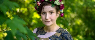 Birgitta Ohlssons sommarprat är krasst och vackert om döden 