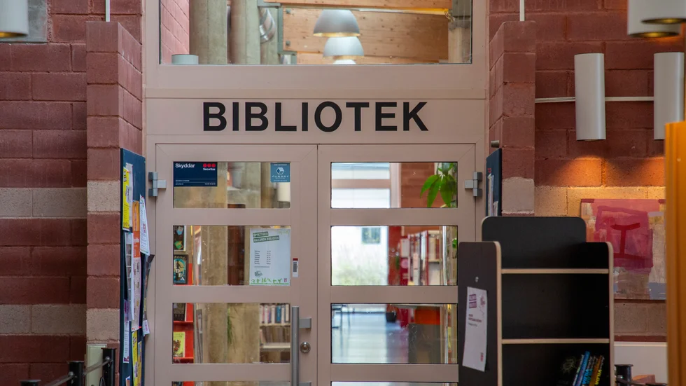 Varje krona som läggs på folkbildningen är en investering i vår demokrati, skriver debattörerna. 
