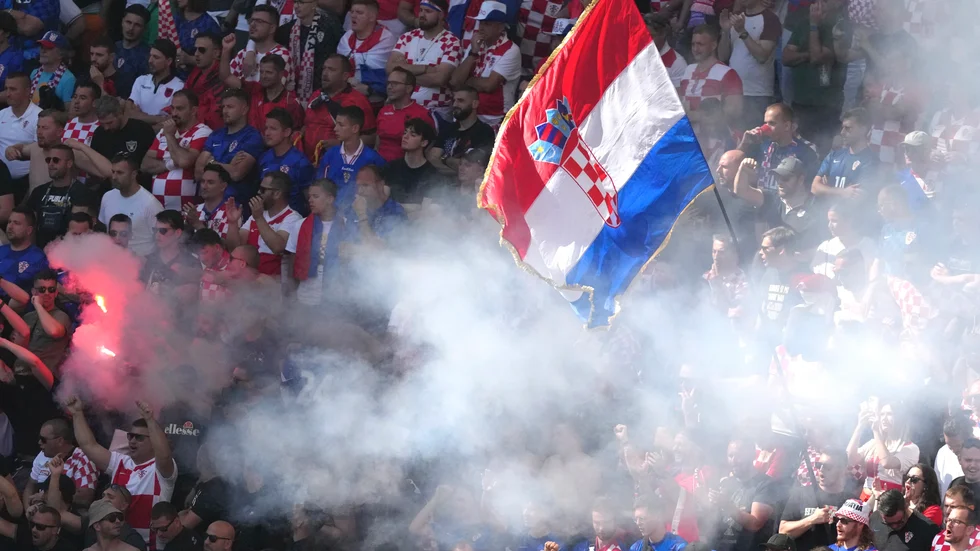 Kroatiska supportrar under EM-matchen mot Albanien i Hamburg.