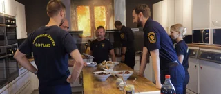 En midsommar på brandstationen: ”Vi blir som en andra familj”