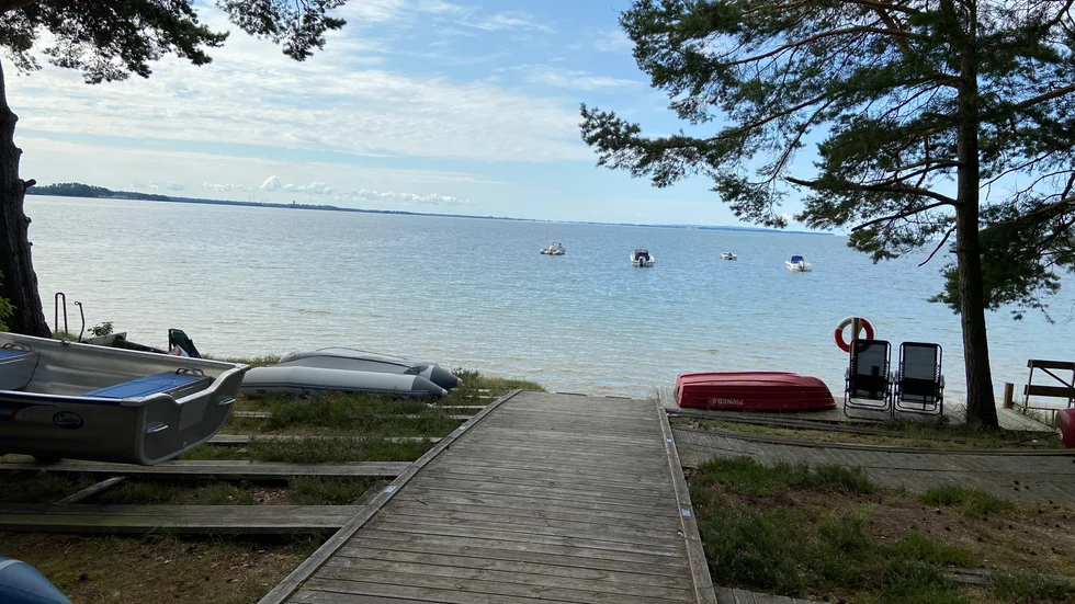 Stranden nedanför Djurkälla används i dag främst av de boende i området. Går planerna igenom kan antal boende inom några år öka ordentligt.