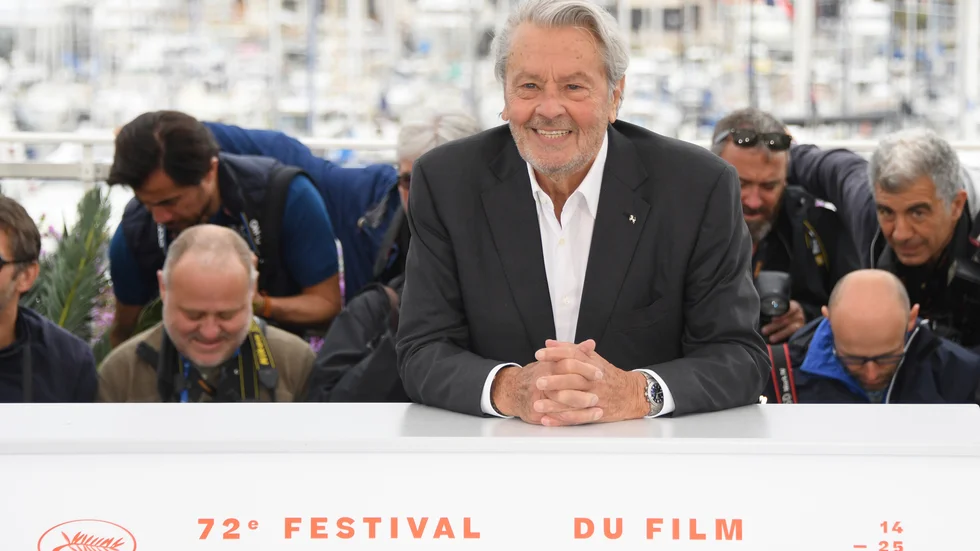 Alain Delon, känd för sina rollprestationer i "Rocco och hans bröder" och "Blodröd sol" har gått bort. Bild från filmfestivalen i Cannes 2019 då Delon fick en hederspalm för sin karriär som skådespelare. Arkivbild.