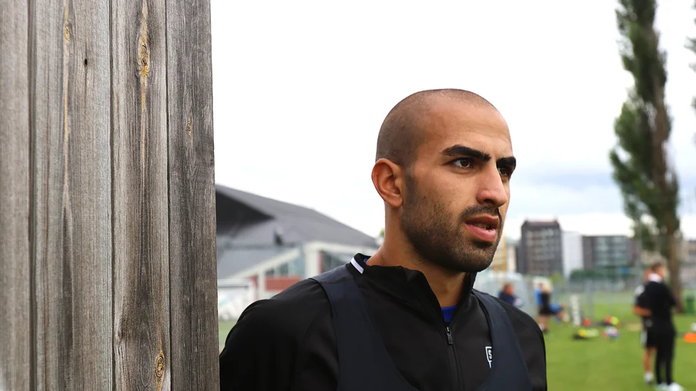 Saba Mamatsashvili intervjuas av UNT efter sin första träning med Sirius. Vänsterbacken har tidigare gjort sju landskamper för Georgiens U21-lag.