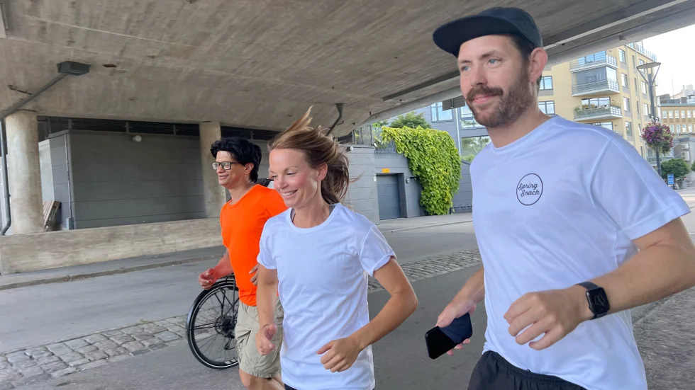 Sohaib Oazi, Elin Lindholm och Jonathan Westerling gör sig reda att anta de fem kilometerna. 