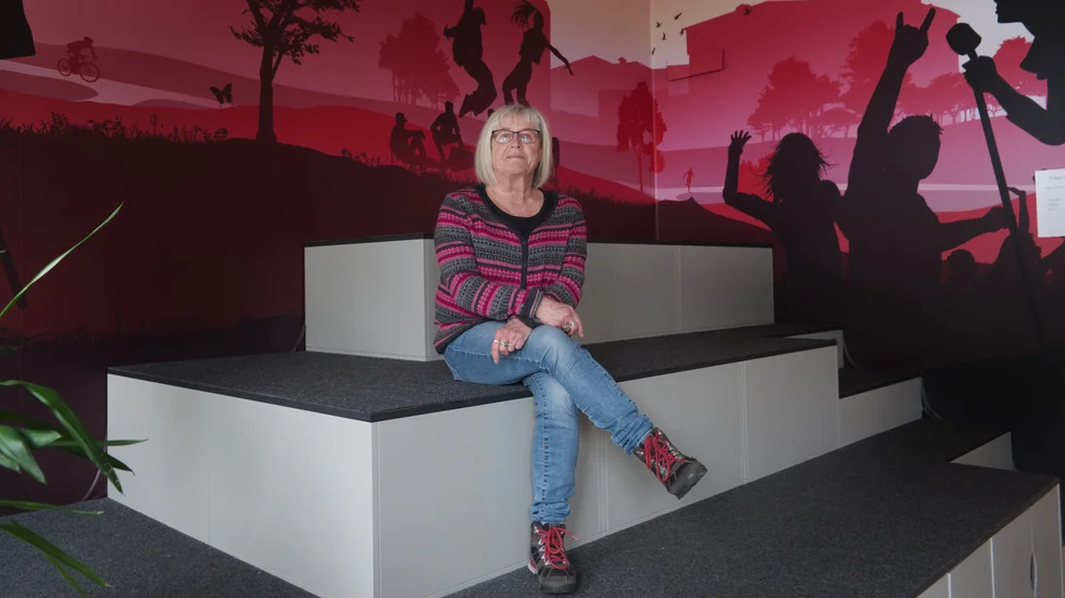 Kerstin Wigren tycker att det är jätteviktigt att ha en stark mötesplats för barn och ungdomar nu. På fritidsgårdarna i kommunen finns professionella vuxna som kan möta upp oron.