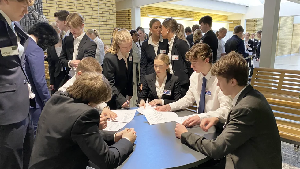 Framtidsfokus. Eleverna på Anderstorpsgymnasiet lade ner stor energi på förhandlingar och problemlösning under FN-rollspelet.