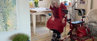 Berit fick ingen hjälp när benprotesen fastnade