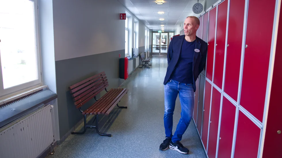 Daniel Rask, rektor på Zederslundsskolan, berättar att de inte övat så mycket för händelse av en skolattack, men att frågan diskuterats mycket det senaste åren. 