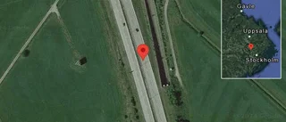 Stillastående personbil stör trafiken på E4