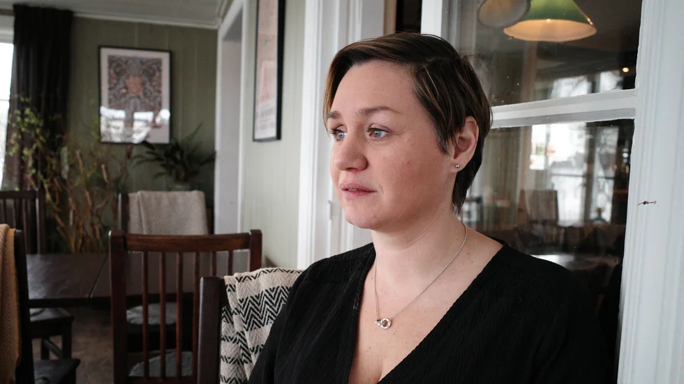 Inbrottsförsöket har tärt på krafterna och Isabel är redan trött efter att arbeta långa pass, sex dagar i veckan. "Man orkar inte hur länge som helst".