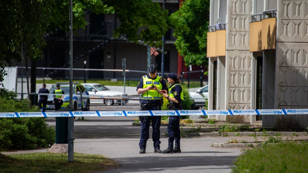 Den tredje juni sköts två personer till döds i Hageby, vilket var kulmen på en lång rad våldsdåd.