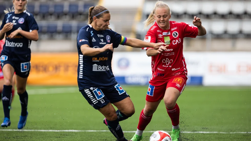 Emma Lennartsson i duell.