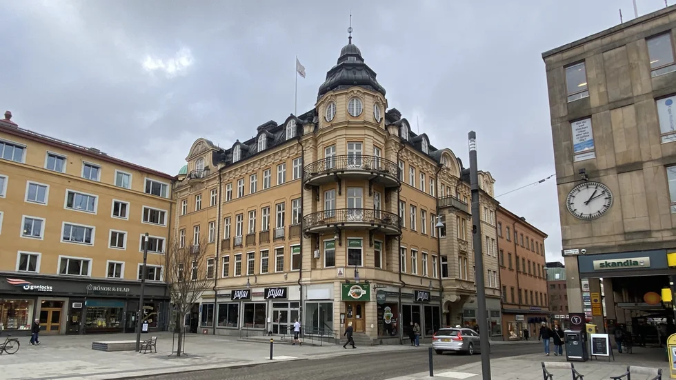 Kebab är synonymt med Strandbergska huset på Stora torget. Nu säljs restaurang Jalla som hållit till där.