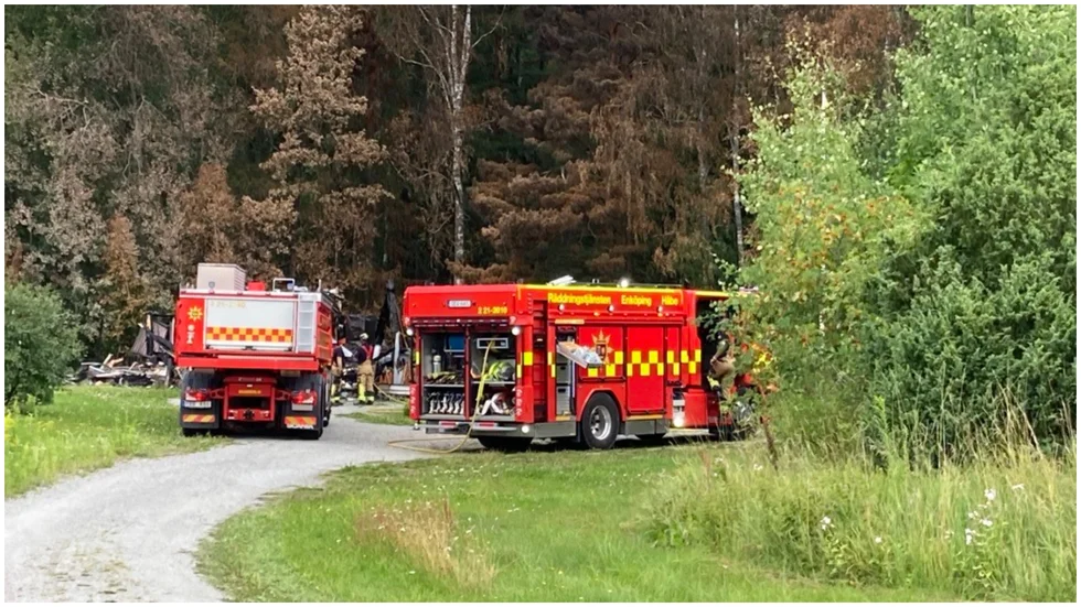Räddningstjänsten ryckte på tisdagen ut igen till en brand som inträffade för elva dagar sedan, då det fanns en glödbrand i en vägg där och rök kom från stället.