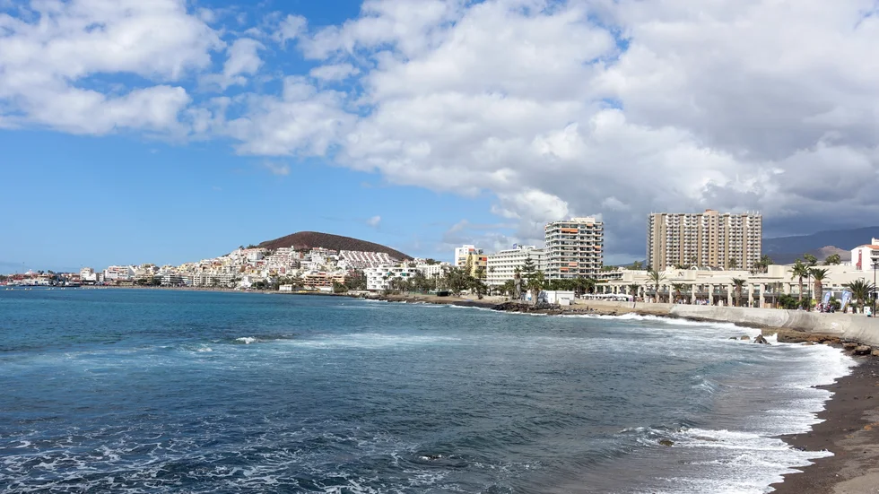 Stranden i Los Cristianos där försvunne Jay Slater bodde. Arkivbild.