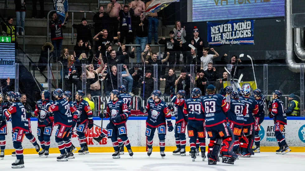 LHC jublar framför supportrarna i Oskarshamn.