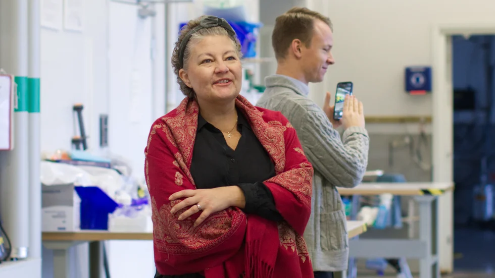 Regionråd Helena Proos (S) välkomnar miljarderna till regionerna i Vårdsverige, men pengarna täcker långt ifrån behoven, enligt Proos.