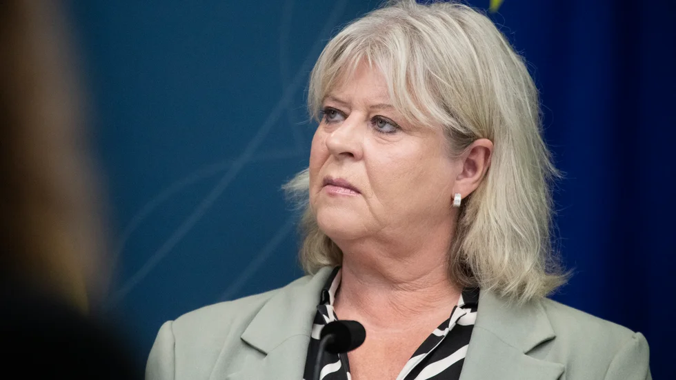 Socialtjänstminister Camilla Waltersson Grönvall tar sig an den statliga barn- och ungdomsvårdens stora problem. Det är bra och efterlängtat. Gängkriminaliteten har helt förändrat förutsättningarna för vårdverksamheterna.