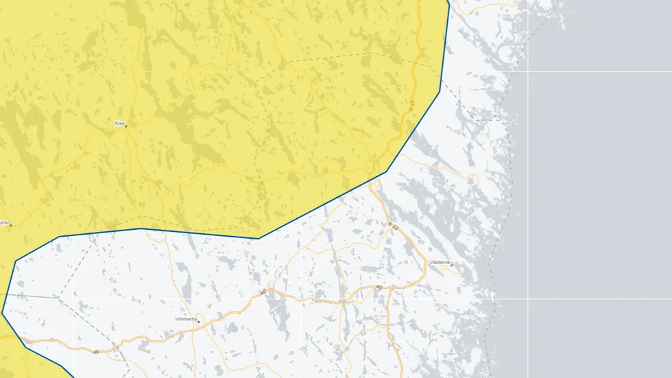Inom det gula området är flödena i åar och bäckar så stora att SMHI bedömer det som riskabelt. Alltså från Gamleby och Odensvi och norröver.