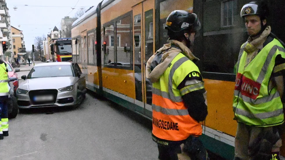 Under lördagen kolliderade en spårvagn och en bil i Norrköping.