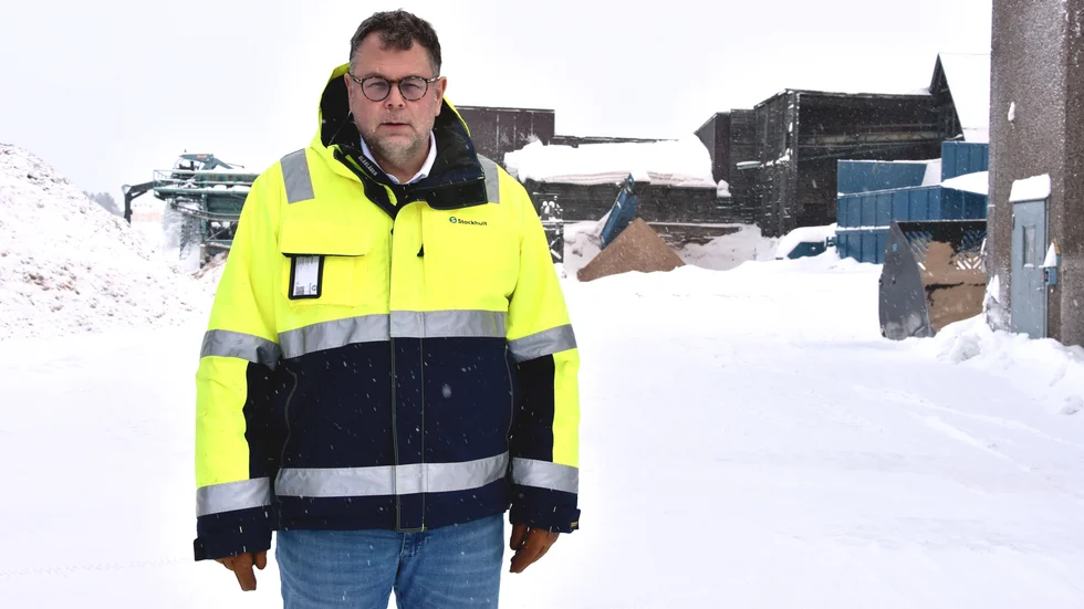 Paul Björnsson oroas apropå de krav som kommer inför uppbyggnaden av sågverket. "När sågverket är i drift och allt snurrar på kan vi göra de miljötekniska undersökningar kommunen nu kräver utan att det påverkar produktionen. Det kan ju också ske om fem, tio, femton eller tjugo år, eftersom tidsfristen är att det arbetet ska vara gjort innan år 2050" säger han.