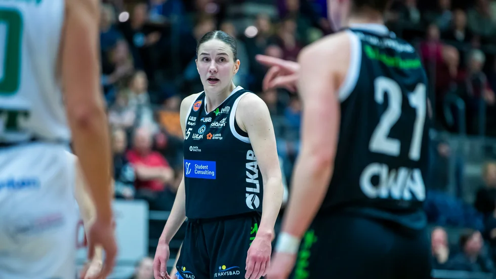 Fanny Wadling blir Luleå Basket trogen ytterligare minst två säsonger.