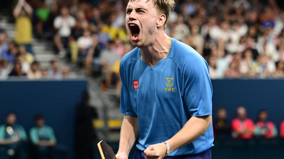 Truls Möregård är klar för OS-semifinal i bordtennis efter 4–1 i set mot egyptiern Omar Assar.