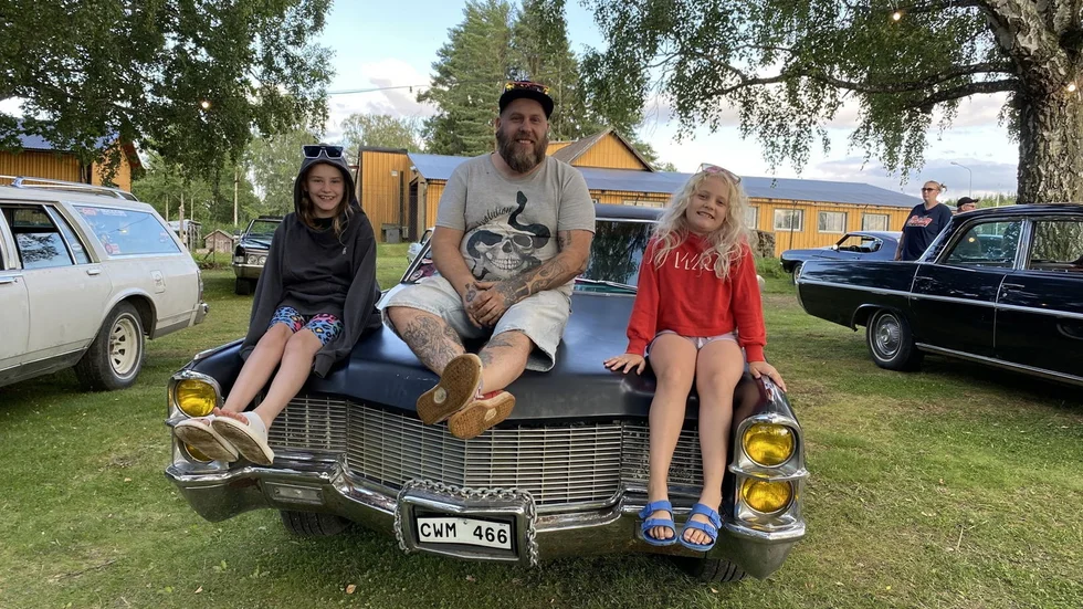Marcus Lindström tillsammans med barnen Disa och Idun.