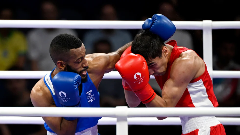 Svensken Nebil Ibrahim i OS-match mot uzbeken Abdumalik Chalokov.