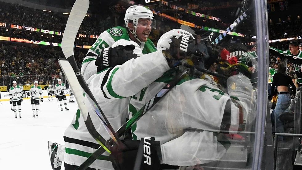 Dallas Stars fick jubla igen i natt. Nu har laget tagit ikapp från 0-0 till 2-2 i matcher mot Vegas Golden Knights.