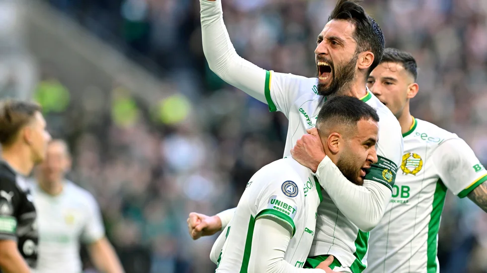 Hammarbykaptenen Nahir Besara jublar med 1–0-målskytten Abdelrahman Boudah.