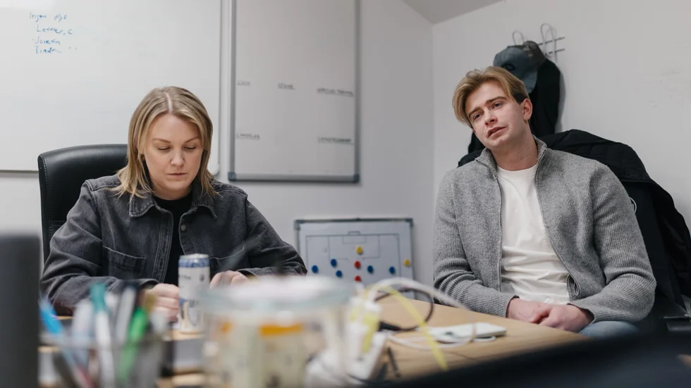 IK Uppsalas klubbchef Linn Andersson och IK Uppsalas sportchef Julius Brekkan svarar verklighetsfrånvänt.