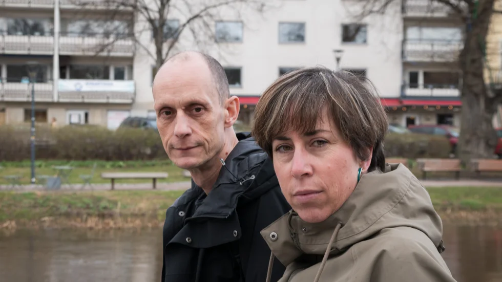 Isabel Petrini och Niklas Möller, psykologkollegor i Uppsala, har skrivit boken "Terapi pågår", med undertiteln "Det sagda och det tysta". Boken bjuder in läsaren i terapeuternas huvuden.