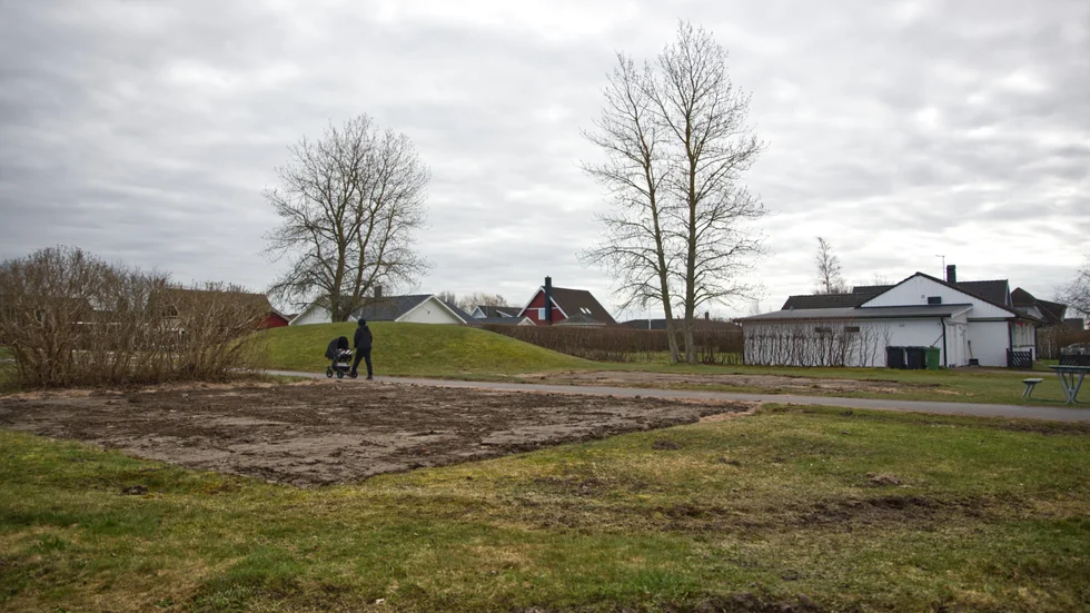 Rutorna på marken vittnar om att det en gång har stått något här.