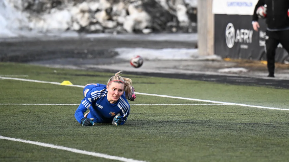 Lisa Sjögren är redo för nya utmaningar efter fjolårets supersäsong. ”Vi ska spela vårt eget spel och se hur långt det tar oss”, berättar målvakten.