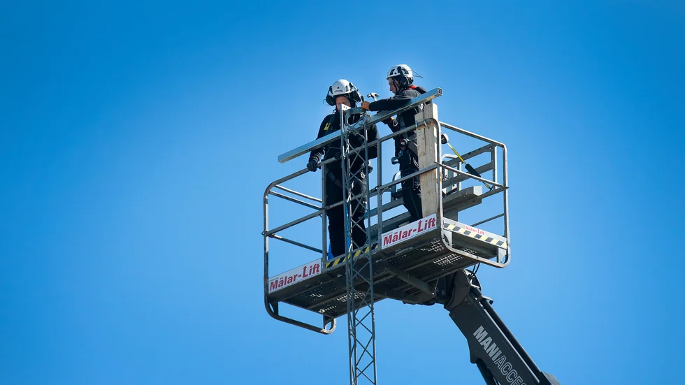 Arbetet med lampbytet på Rosvalla ska vara klart under torsdagen.