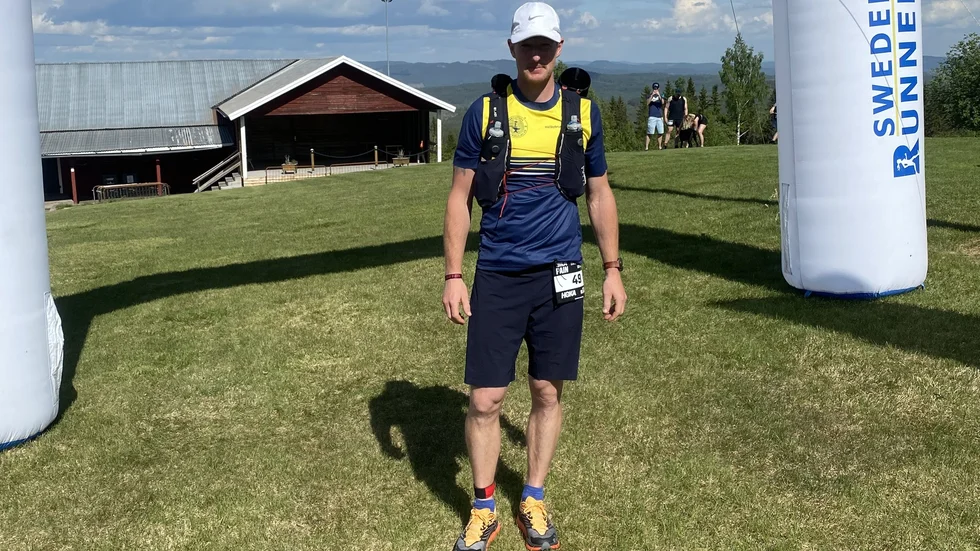 Äntligen i mål. Oscar Askerlund från Eskilstuna sprang 17 mil i dalafjällen.