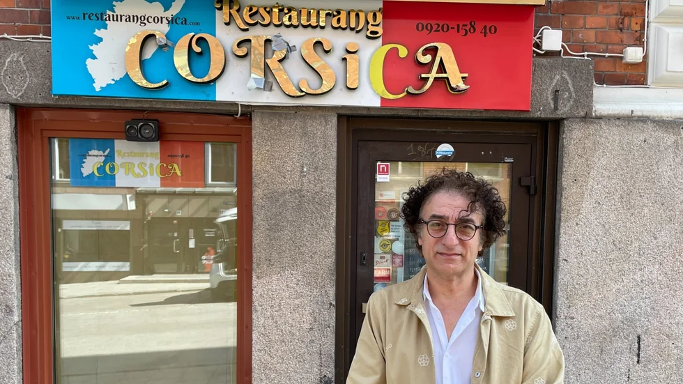 Mehmet Tekin tar strid för att få behålla sin restaurang Corsica. "Jag har betalat hyra i 30 års tid. Jag förstår inte varför de säger att mitt hyresavtal inte längre gäller", säger krogprofilen på Nygatan.  