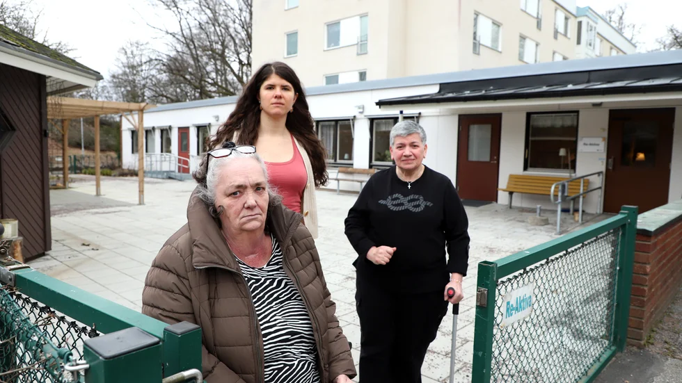 Verksamheten Re-Aktiva i Ekholmen riskerar nedläggning. Deltagarna Marie Gustavsson, Ellinor Åstrand och Najla Zeye är oroade. "Det här är ovärderligt för oss", säger Ellinor.