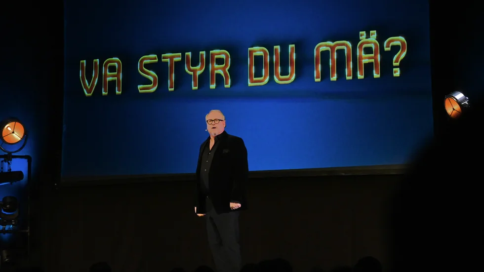 Fredrik Lindströms show "Stora dialektshowen" är ute på en lång turné under 2024. Nu förlängs turnén till våren 2025. 