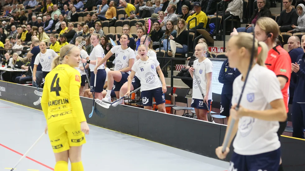 Tove Sandelin och Endre körde fast i en grinig match. 