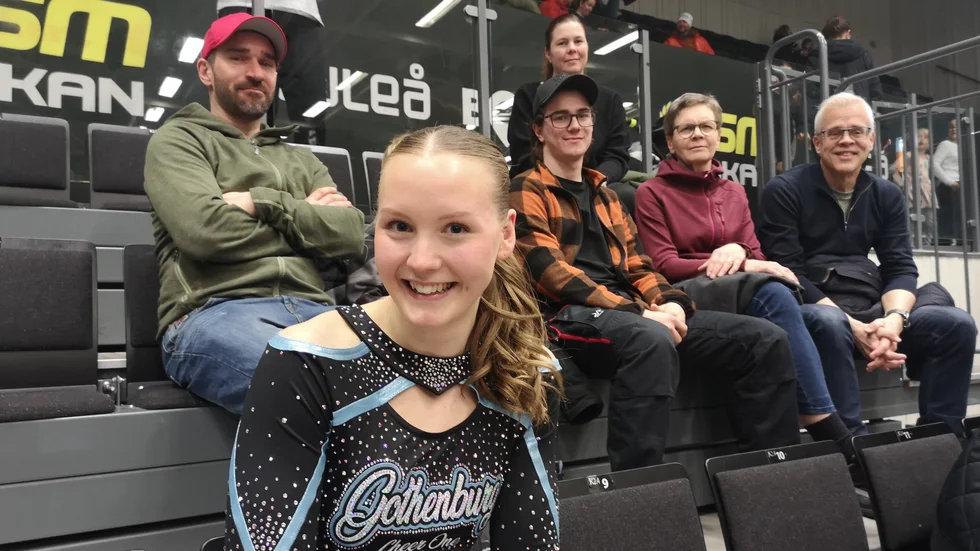 Nora Johansson är Bodentjejen som kom till Luleå och tog ett SM-silver med sitt Gothenburg Cheer One. På läktaren satt familjen och hejade på.