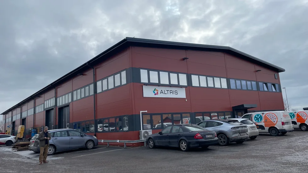Batteriutvecklaren Altris från Uppsala har säkrat 150 miljoner i nytt investeringskapital. Storägaren Northvolt har dock inte bidragit med några nya pengar.