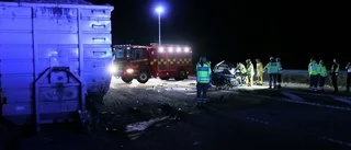 Bilist krockade med container - avled