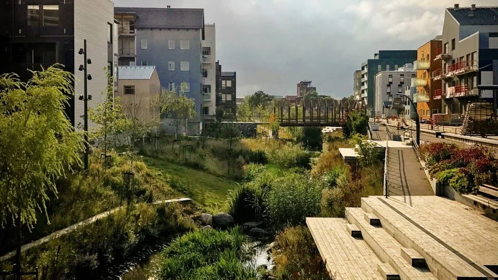 Broparken. "Projektet Vallastaden hade blivit mer angeläget, mer framåtblickande, om det på något sätt hade bidragit positivt till den låsning vi ser i bostads-Sverige idag." skriver Christer Kustvik.