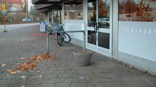Nu stängs bråkstakarna ute.