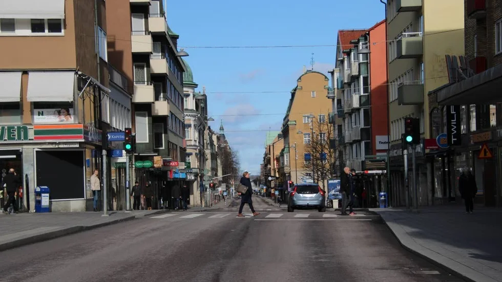 Det var här på Trädgårdstorget som en 75-årig kvinna blev bestulen på sin väska.