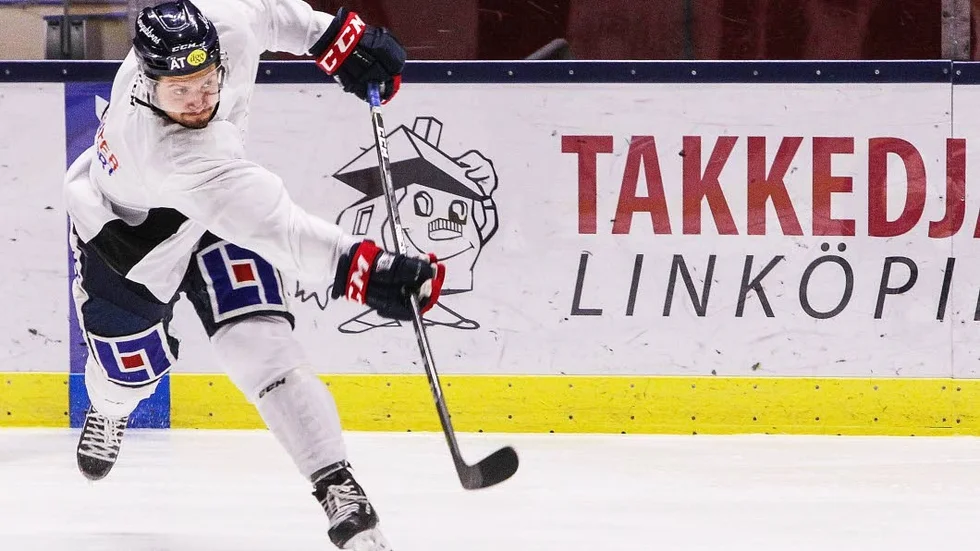 Hårdskjutande och spelskickliga backstjärnan Lukas Bengtsson är tillbaka i LHC-laget mot Mora.