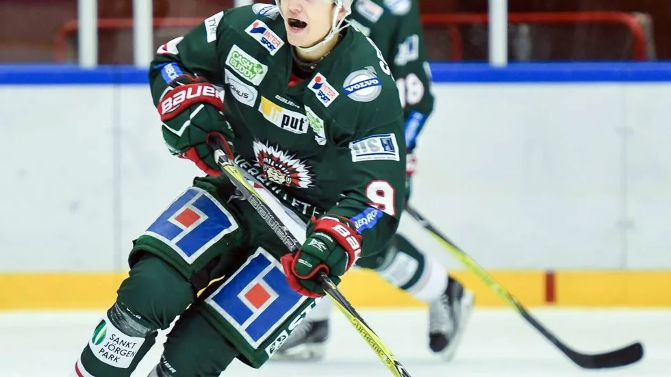 Jakob Heljemo lämnade Frölunda för spel i Växjö Lakers. Nu har VH-produkten gjort sitt första SHL-mål.