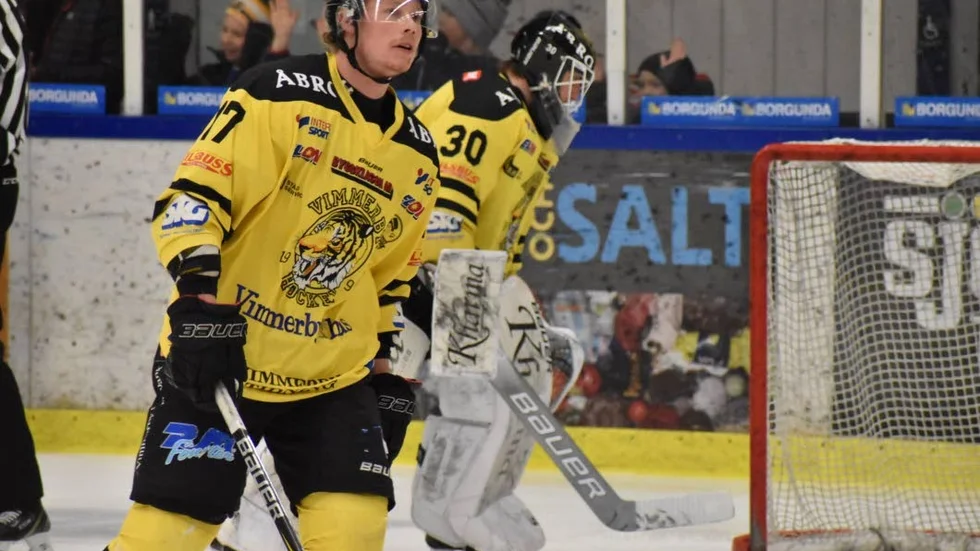 Pelle Ström deppar efter förlusten mot Mariestad. Ström var bäst i VH.